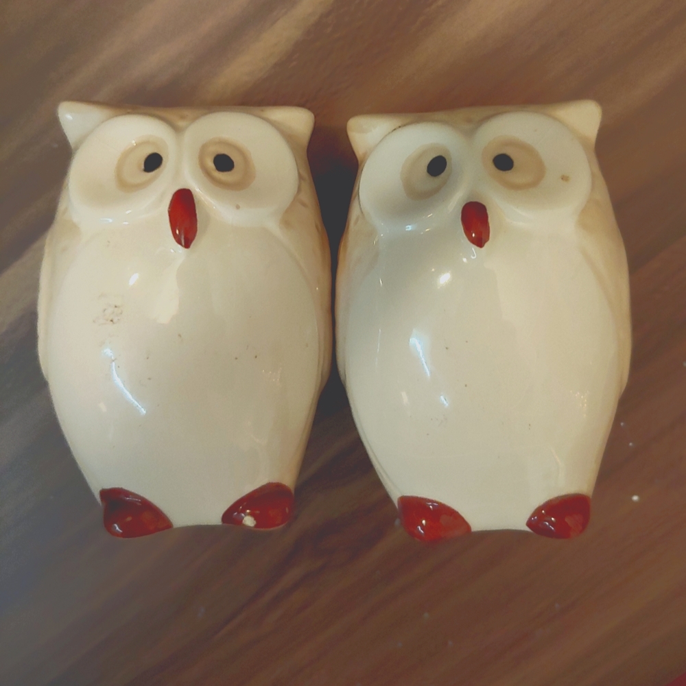 Owl salt and pepper shakers 3-in ceramic